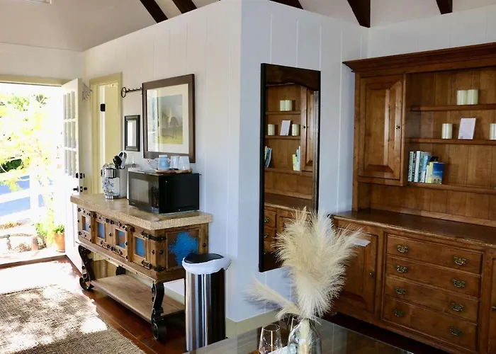 Romantic Carmel Cottage Note Water Pump Operates During The Day