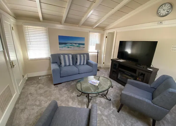 Carmel Dolores Cottages