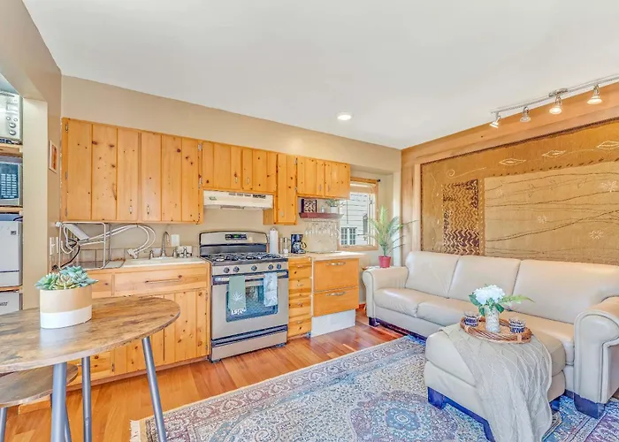 Quaint Carmel - Bungalow Close To Beach