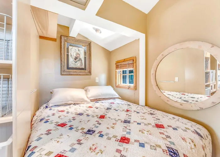 Quaint Carmel - Bungalow Close To Beach