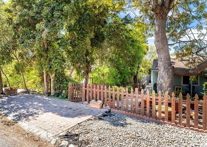 Quaint Carmel - Bungalow Close To Beach